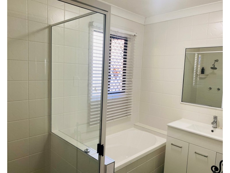 24 Rumbalara Avenue, Rainbow Beach QLD 4581