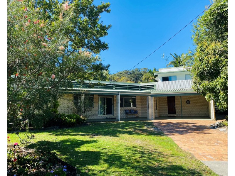 15 Larapinta Court, Rainbow Beach QLD 4581