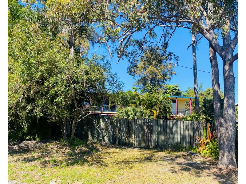 16 Larapinta Court, Rainbow Beach QLD 4581