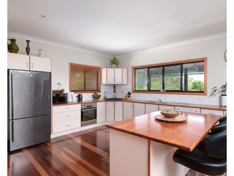 31 Bomburra Court, Rainbow Beach QLD 4581