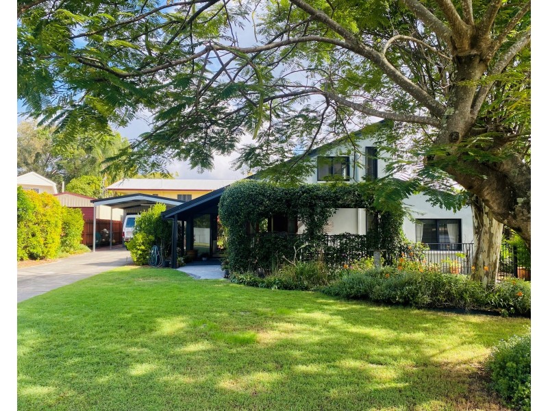 4 Larapinta Court, Rainbow Beach QLD 4581