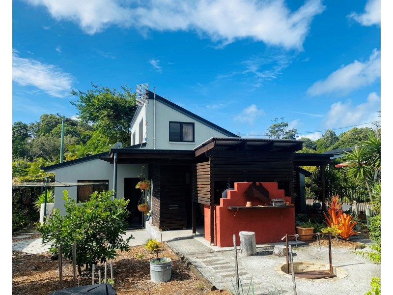 4 Larapinta Court, Rainbow Beach QLD 4581