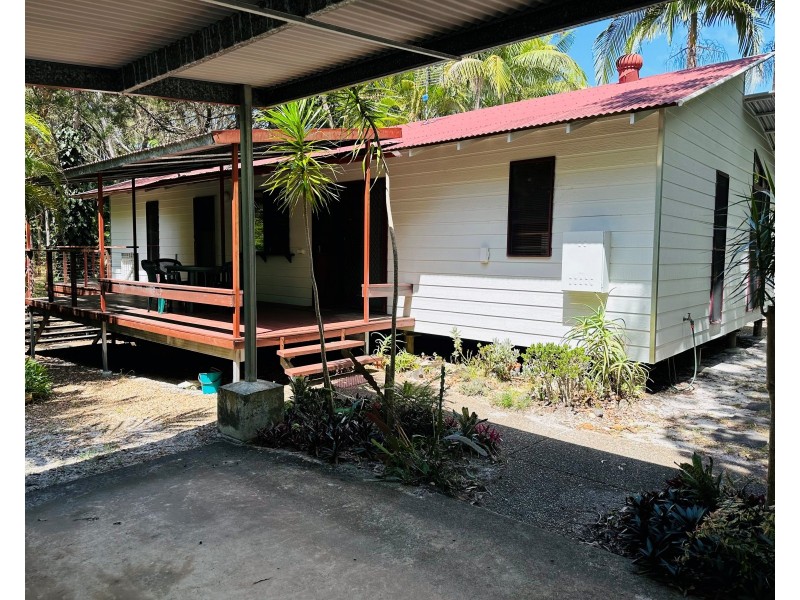 6 ESPRIT DRIVE, Rainbow Beach QLD 4581