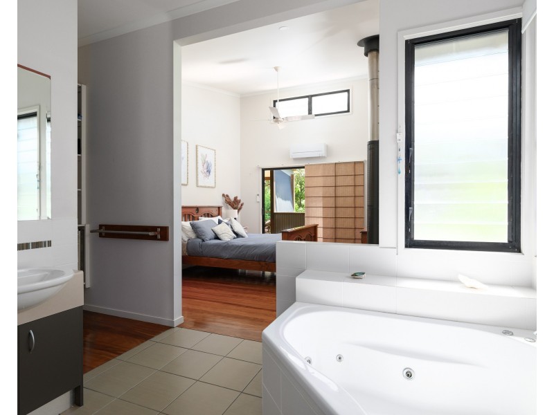 19 NAIAD COURT, Rainbow Beach QLD 4581