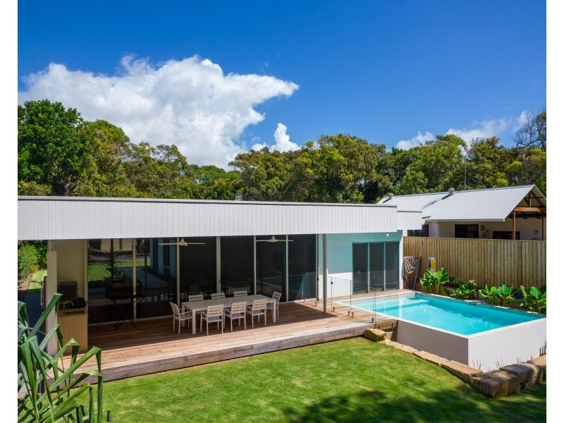 13 NAIAD COURT, Rainbow Beach QLD 4581