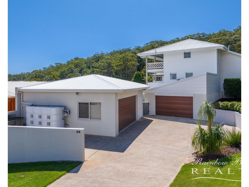 39 RUMBALARA AVENUE, Rainbow Beach QLD 4581