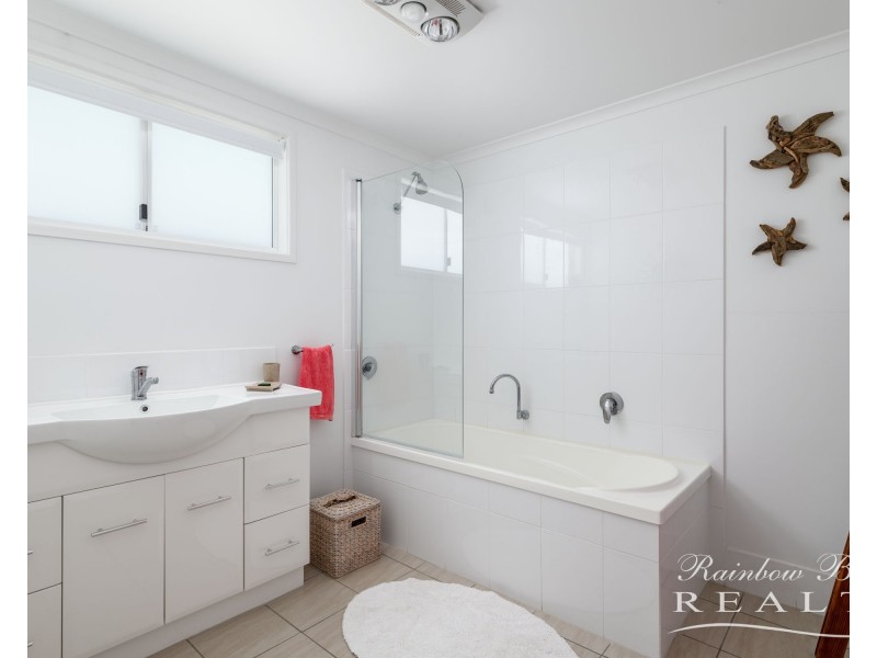 39 RUMBALARA AVENUE, Rainbow Beach QLD 4581