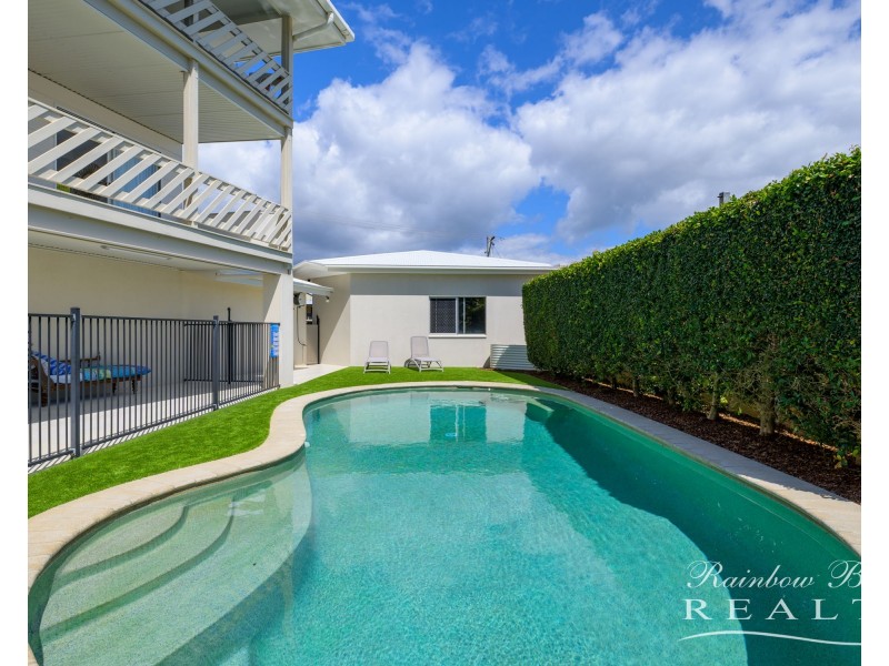 39 RUMBALARA AVENUE, Rainbow Beach QLD 4581