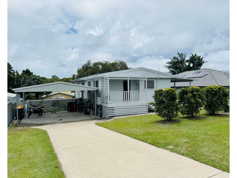 13 MANOOKA DRIVE, Rainbow Beach QLD 4581