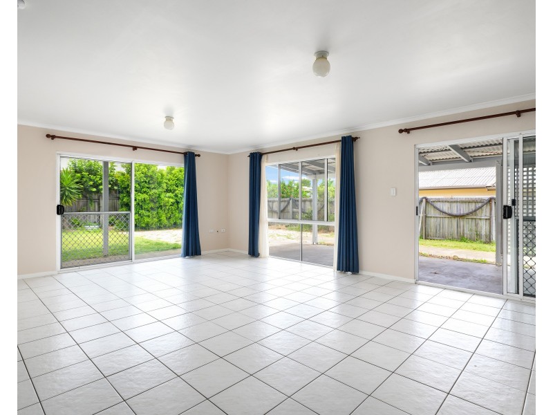 2/7 ILMENITE AVENUE, Rainbow Beach QLD 4581