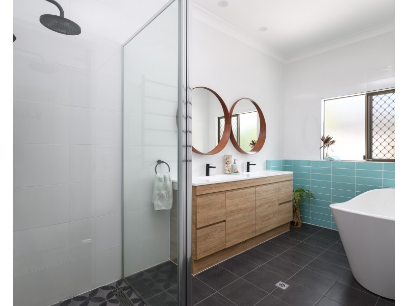 37 DOUBLE ISLAND DRIVE, Rainbow Beach QLD 4581