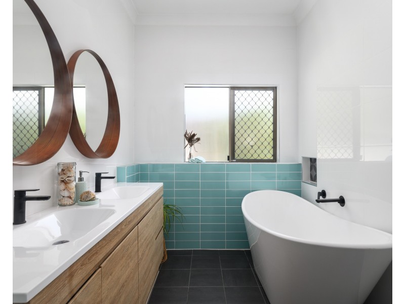 37 DOUBLE ISLAND DRIVE, Rainbow Beach QLD 4581