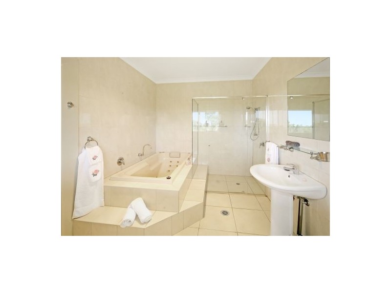 813 Hunchy Road, Hunchy QLD 4555