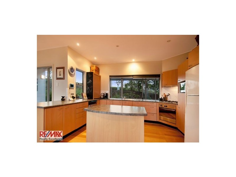 182 Thompson Road, Towen Mountain QLD 4560