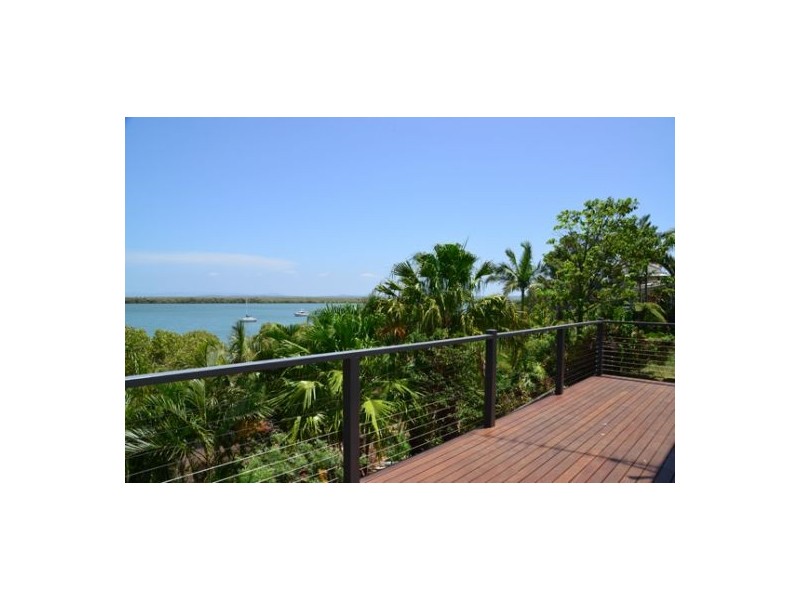 106 Western Road, Macleay Island QLD 4184