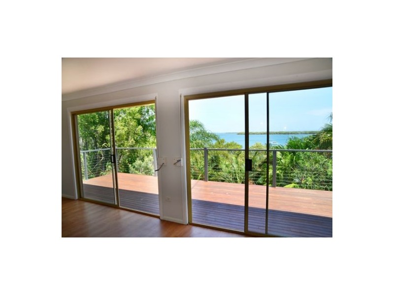 106 Western Road, Macleay Island QLD 4184