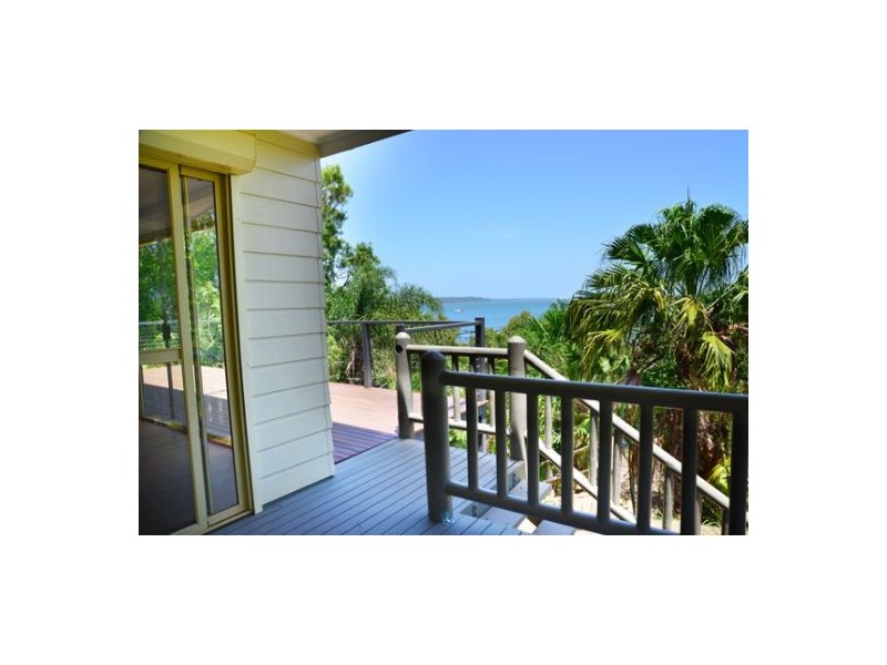 106 Western Road, Macleay Island QLD 4184
