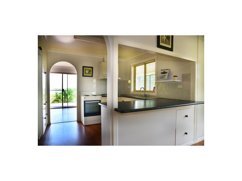 106 Western Road, Macleay Island QLD 4184