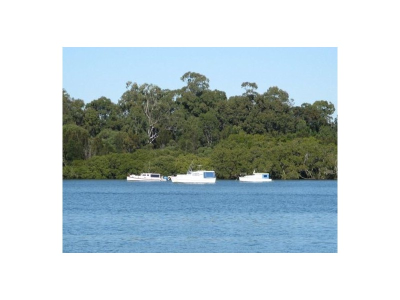 106 Western Road, Macleay Island QLD 4184