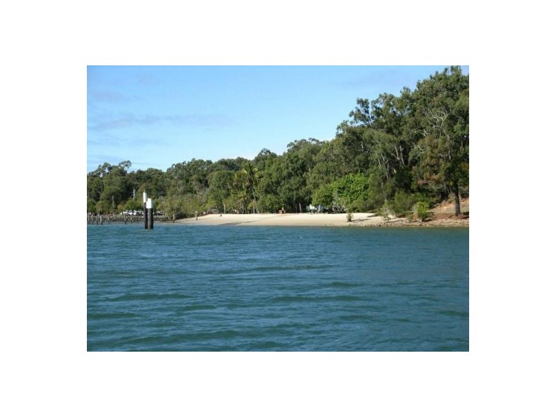 106 Western Road, Macleay Island QLD 4184