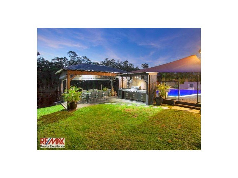 8 Campbellville Circuit, Pelican Waters QLD 4551