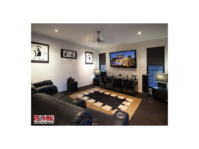 8 Campbellville Circuit, Pelican Waters QLD 4551