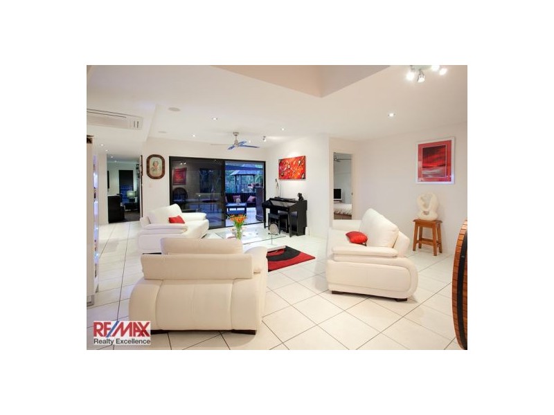 8 Campbellville Circuit, Pelican Waters QLD 4551