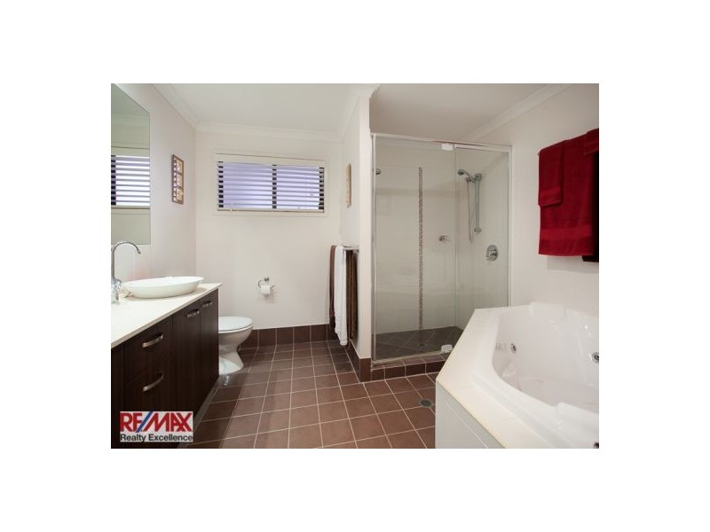 8 Campbellville Circuit, Pelican Waters QLD 4551