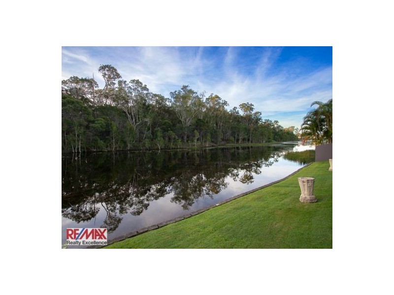 8 Campbellville Circuit, Pelican Waters QLD 4551