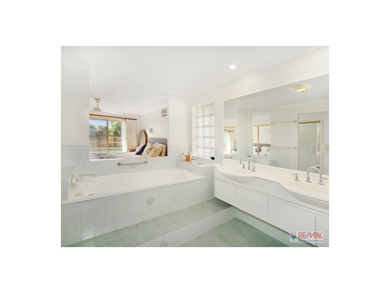 10 Courcheval Terrace, Mons QLD 4556