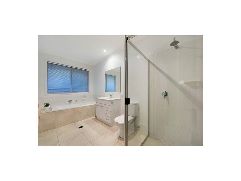 3 Griffin Place, Coes Creek QLD 4560