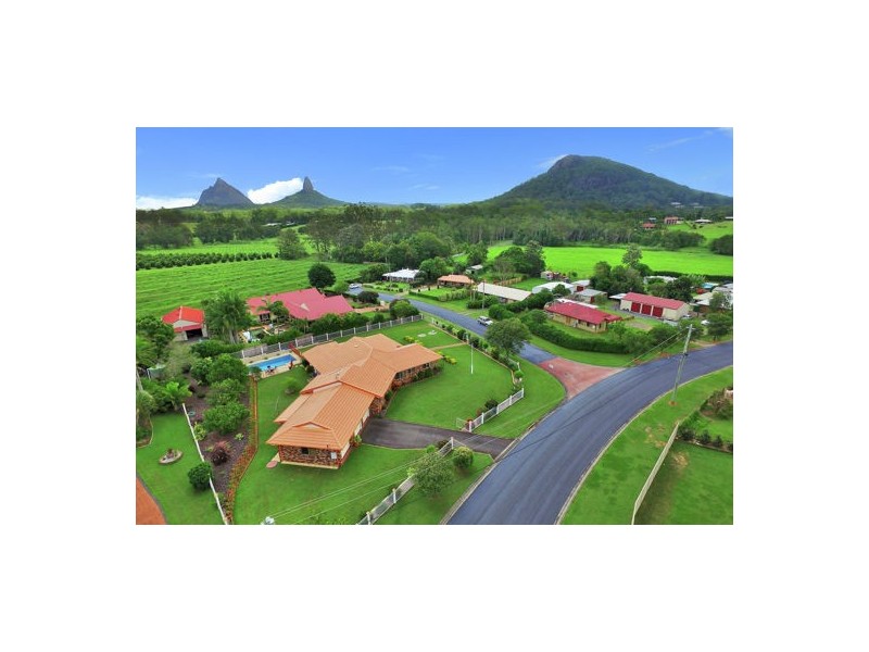 2 Crestwood Rd, Glass House Mountains QLD 4518