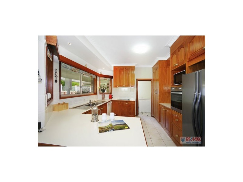 2 Crestwood Rd, Glass House Mountains QLD 4518