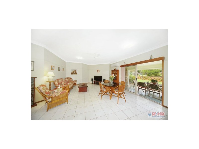 2 Crestwood Rd, Glass House Mountains QLD 4518