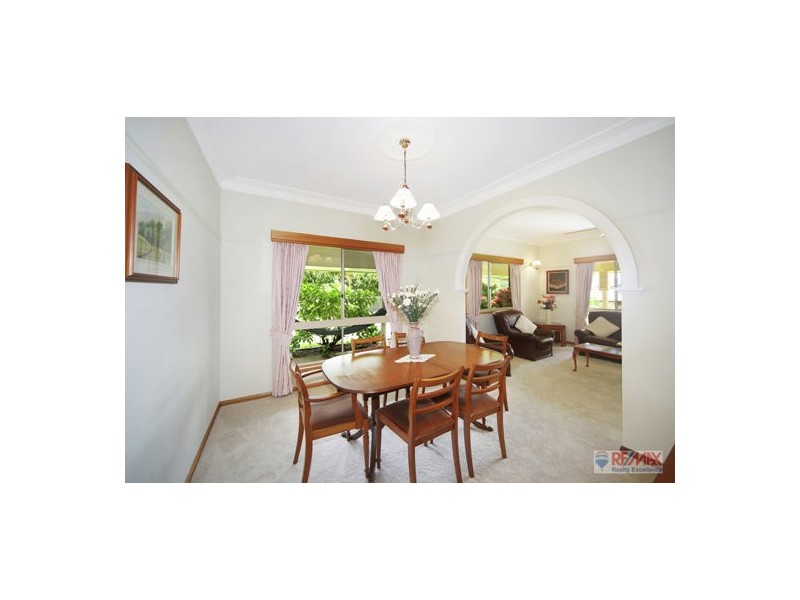 2 Crestwood Rd, Glass House Mountains QLD 4518