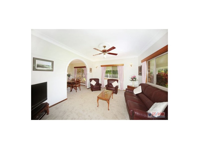 2 Crestwood Rd, Glass House Mountains QLD 4518