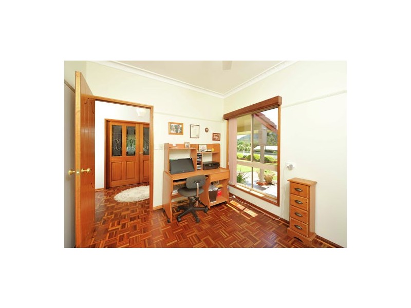 2 Crestwood Rd, Glass House Mountains QLD 4518