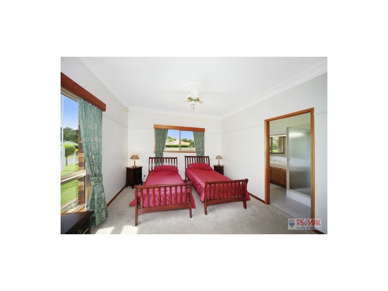 2 Crestwood Rd, Glass House Mountains QLD 4518