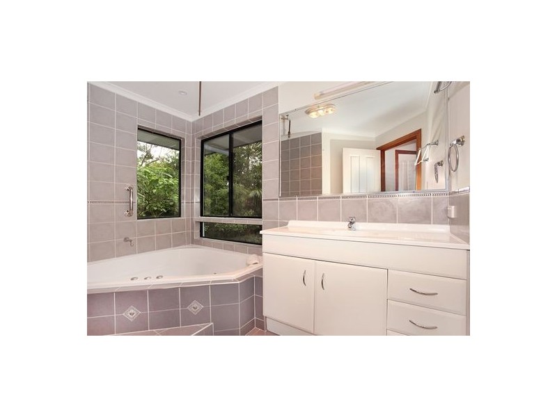 27 Leigha Place, Kureelpa QLD 4560