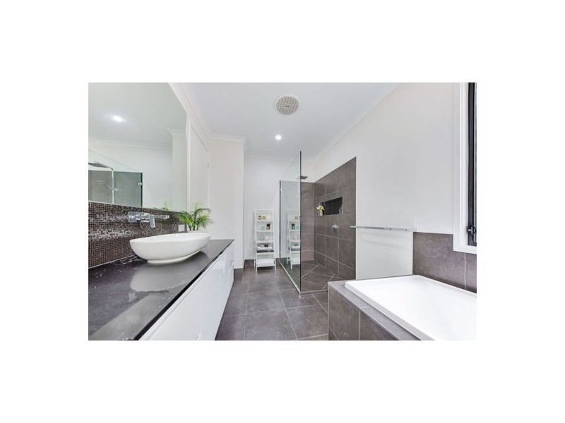 22 Hughes Place, Valdora QLD 4561