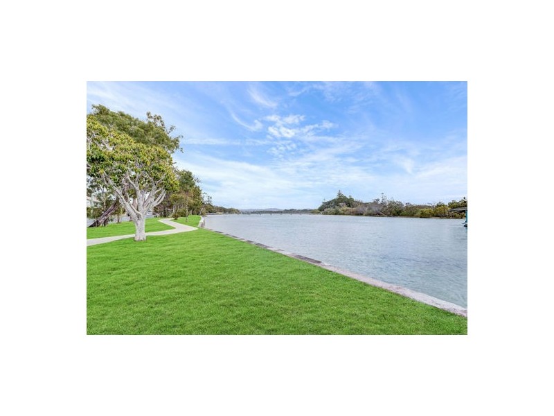 1/13 Bradman Avenue, Maroochydore QLD 4558