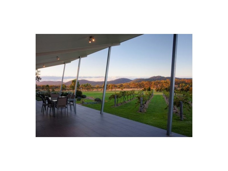 165 Sundown Rd, Ballandean QLD 4382