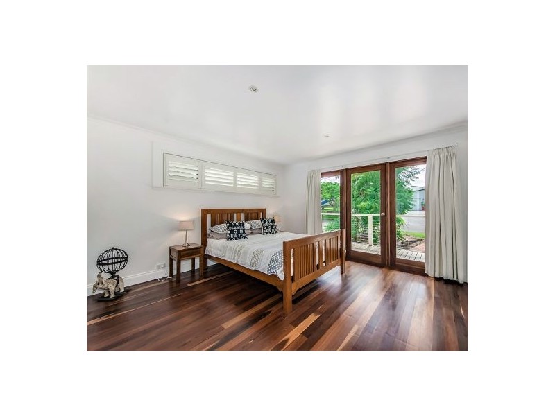 8 Pakee St, Alexandra Headland QLD 4572