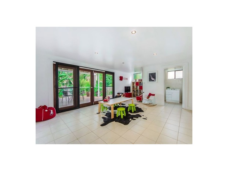 8 Pakee St, Alexandra Headland QLD 4572