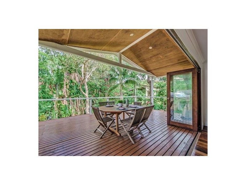 8 Pakee St, Alexandra Headland QLD 4572