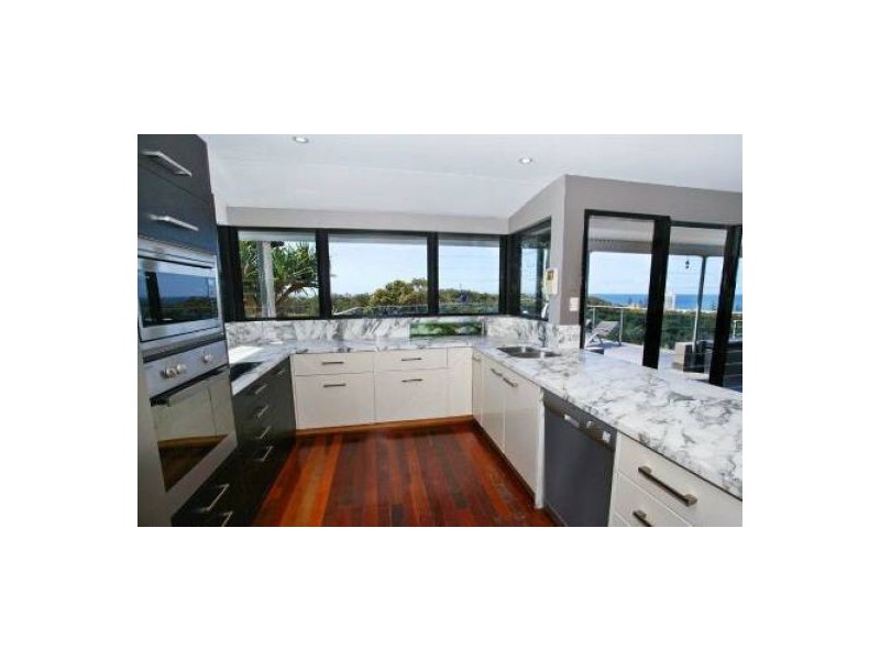 21 Yakola Pde, Alexandra Headland QLD 4572