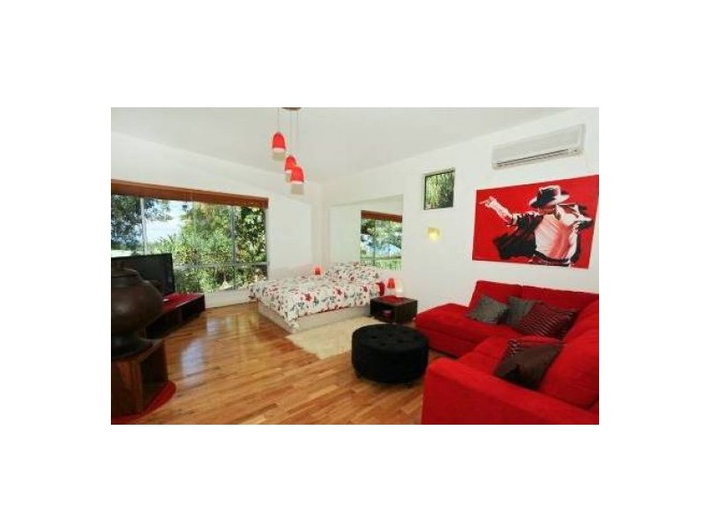 21 Yakola Pde, Alexandra Headland QLD 4572