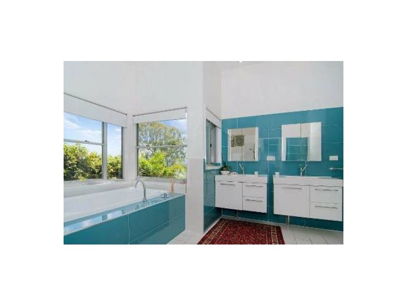21 Yakola Pde, Alexandra Headland QLD 4572
