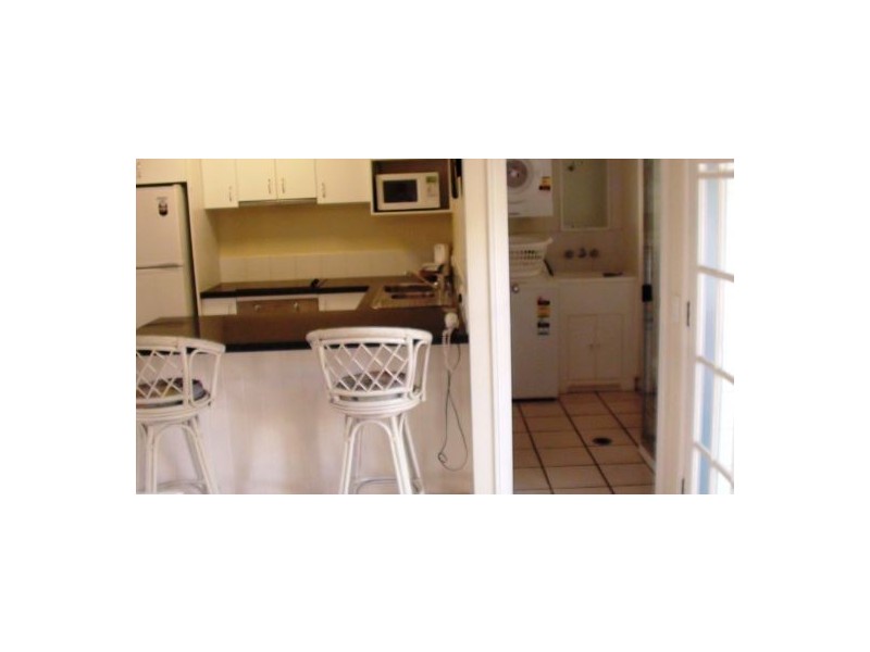 12 Robert Street, Noosaville QLD 4566