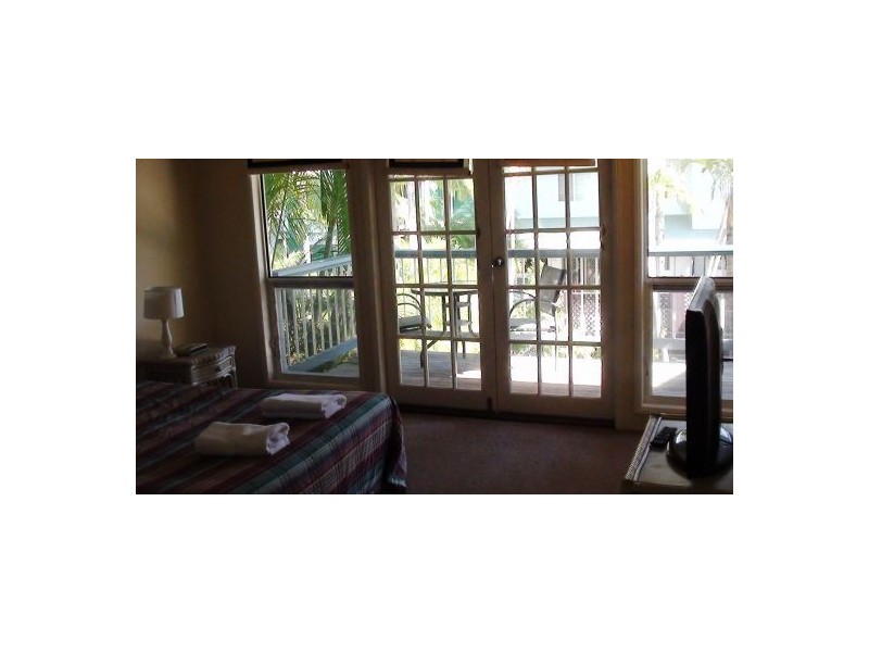 12 Robert Street, Noosaville QLD 4566